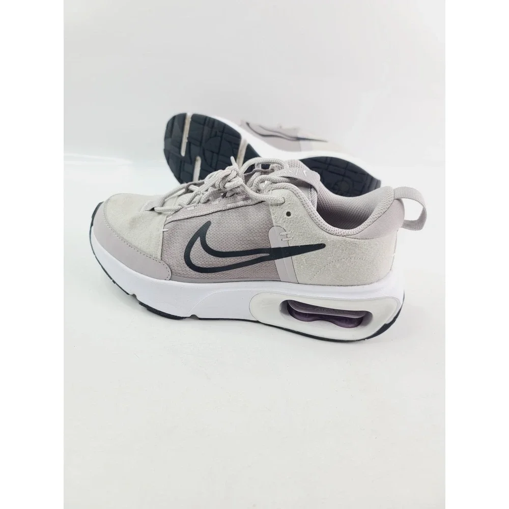 Nike‎ Air Athletic Sneakers Women's Size 7 Grey/Purple Color.